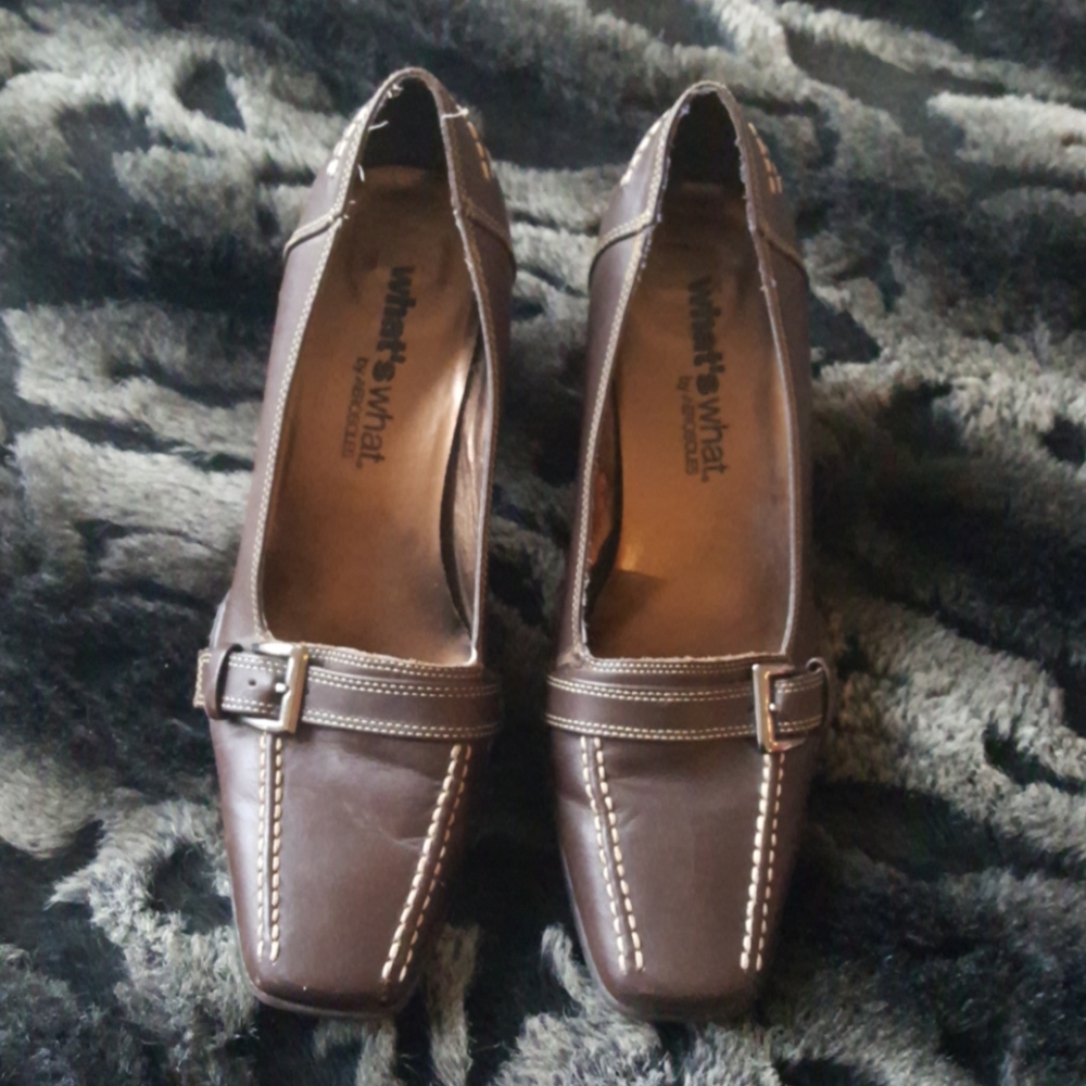 What's what by Aerosoles. Brn square toe. 7.5